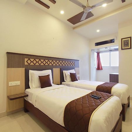 Oyo 11489 Pkn Classic Regency Madurai Esterno foto