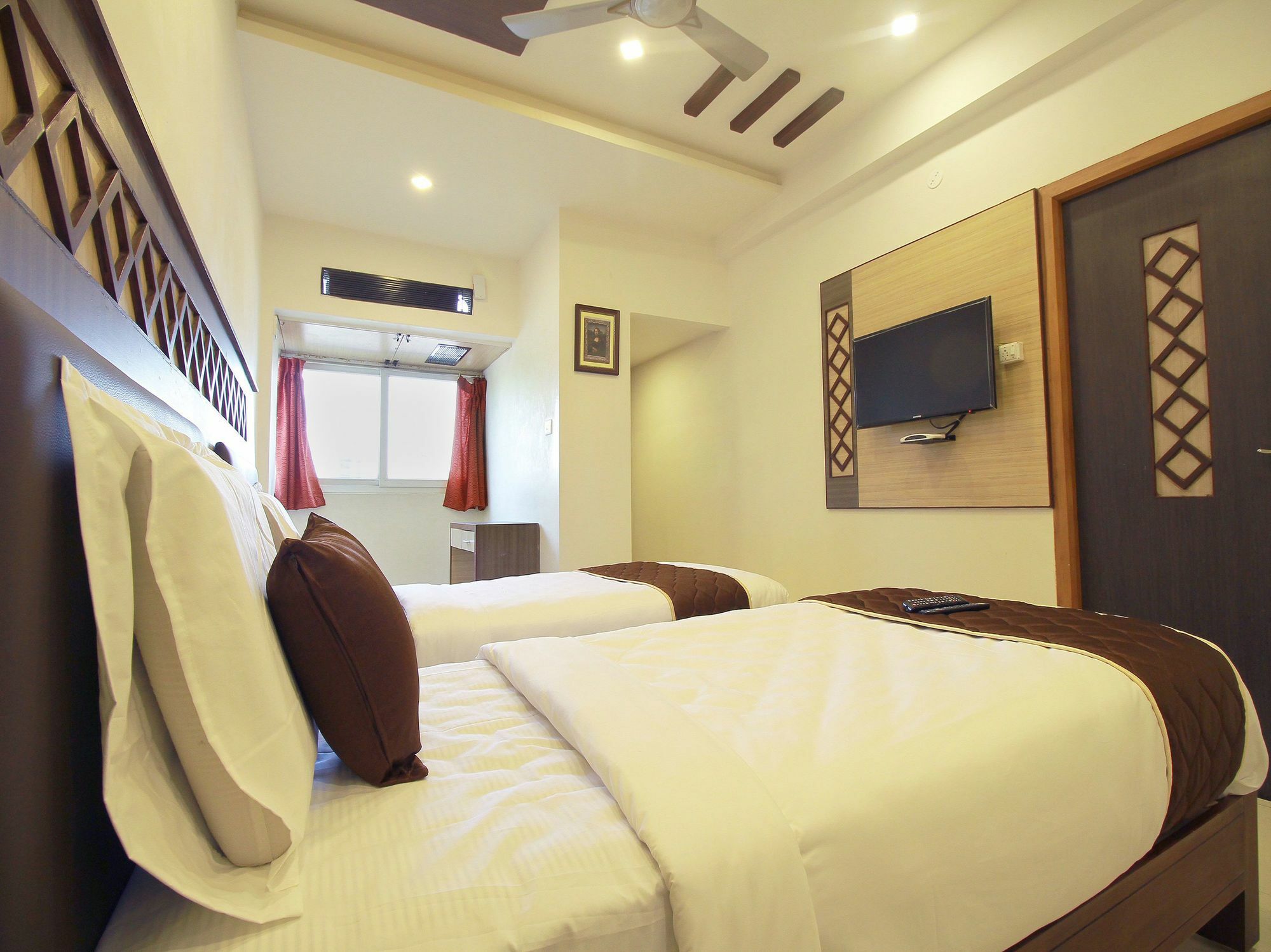 Oyo 11489 Pkn Classic Regency Madurai Esterno foto